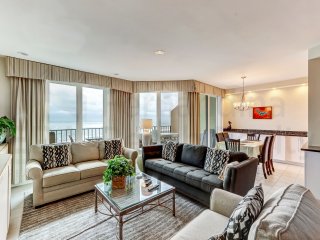 Spacious Oceanfront Penthouse Villa - image