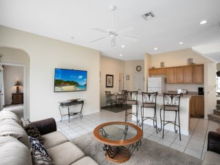Tropical and peaceful, this 5 bed with Pool &amp; Spa