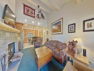 Spacious Two Bedroom Condo with Loft! Enjoy Stargazing in a Quiet Neighborhood! (Snowbird 204)