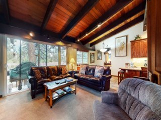 Mammoth Estates 204 Large Mountain Condo with Updates, Cozy and Clean, Walk to The Village