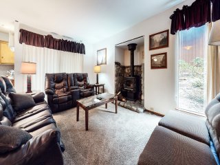 Mammoth Estates 136 Phenomenal location, Steps from The Village, Gondola and more.