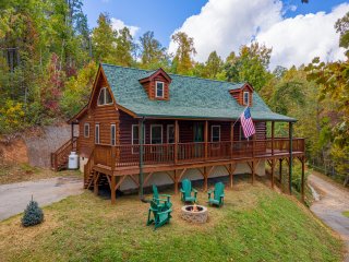 Smoky Retreat Cabin with Free Putt-Putt Course
