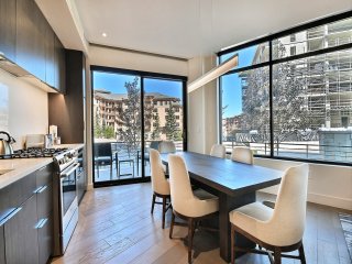Modern Ski-in/out 2 BR in Canyons Village Save 20% on 7+ Nights!