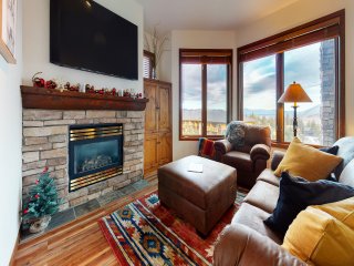 Eagle Run 103 5-Star Ski-in Ski-out Luxury, End unit and upgraded with Washer Dryer