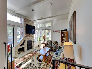 Spacious Condo- Slopeside, In Quiet Neighborhood with Pool, 3 Spas, Stargazing (1849 Condos 521)