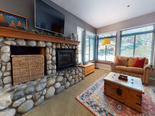 Silver Bear 30 Walk to Canyon Lodge, Modern and Clean, Private Washer Dryer