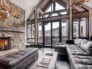 Stunning 4 BR Snowcloud Condo- Base of Bachelor Gulch