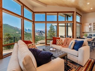 Azure Vista Vacation Home at Windcliff