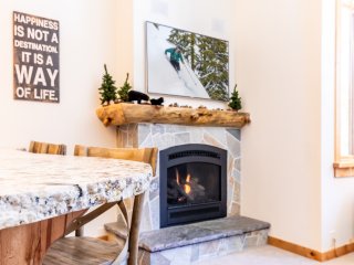 Beautiful Mountain 2 Bedroom Ski-In/Ski-Out in Ski Trails