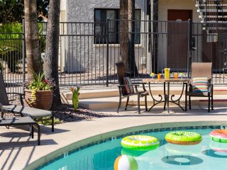 Scottsdale's premium short term getaway, Fully furnished 1 bedroom homes, FREE Golf, cable, utilities, Wi-Fi, parking, pool, and bike trails- Unit 241