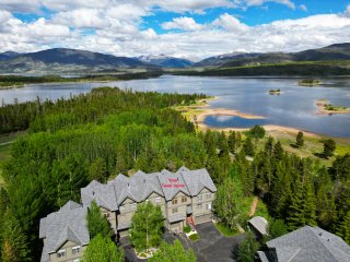 Prospect Point 3Br+Den 3.5Ba