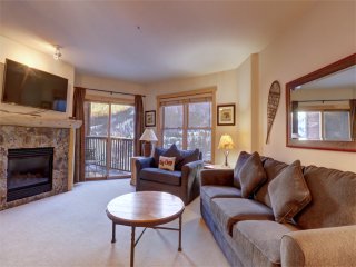 Perfect Ski Condo Steps from the Super Bee & Golf Course- CS325