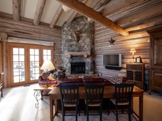 Pine Inn at Trail's End Lodge- Three Bedroom Residence with Spa #3