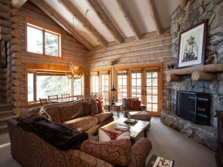 Pine Inn at Trail's End Lodge- Three Bedroom Residence with Spa #1