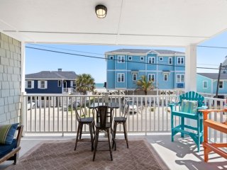 Laid Back By The Sea- Steps from the beach with amazing ocean views.