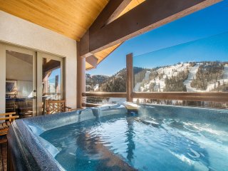 Premium Townhouse with Hot Tub and Majestic Mountain Views