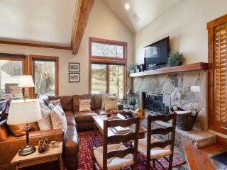 Deer Lake Village at Deer Valley Resort- Four Bedroom Condo with Hot Tub #2477