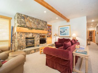 Bristlecone at Deer Valley Resort- Three Bedroom Condo with Hot Tub #101