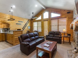 Comstock Lodge- Two Bedroom Condo with Hot Tub #306