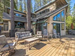 Dos Pinos- Spacious Lakefront Cabin w/ Game Room