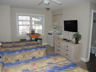 Brunswick Plantation Studio Home 407L with Onsite Golf Course and Pools