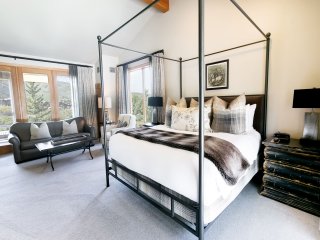 Luxury King Room with Mountain View