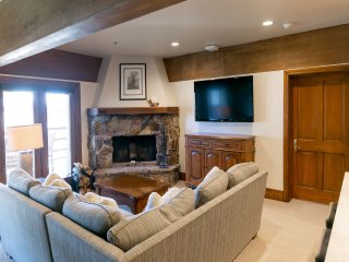 Luxury Four Bedroom Suite with Three Hot Tubs