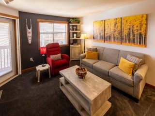 3402- One Bedroom Deluxe- Powderhorn Lodge