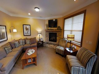 Black Bear 28- Spacious home with slope access!