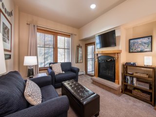 First Floor Riverside Condo Close to Slopes- Zephyr Mountain Lodge Premium-Rated 2108