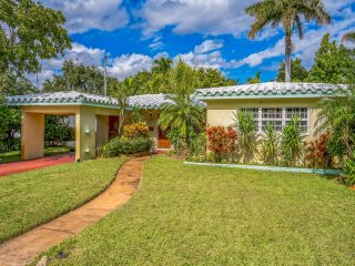 Beautiful Comfy Home With Hot Tub Close To Beach