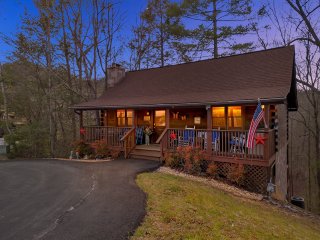 ER107- Smoky Mountain Charm
