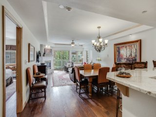 Luxurious 3 bedroom 3 bath condo!