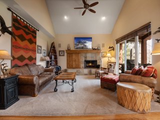 Midway 4 Bedroom 4.5 Bathroom golf course Luxury Turnberry 23
