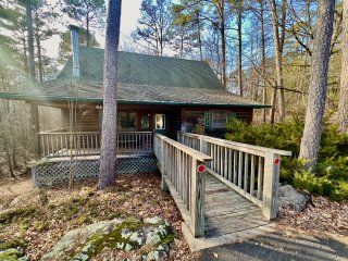 C13- Forest View two bedroom, two bath Harbor North luxury loft cottage with private hot tub o Lake on Ouachita