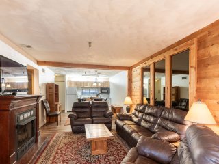 Seven Springs Stoneridge 3 Bedroom Standard Condo- Ski-In/Out, Pet Friendly!