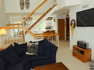 Seven Springs 2 BR Deluxe Condo, Mountain Views!