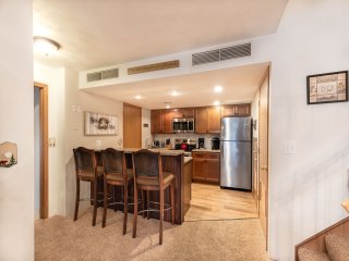 Seven Springs 2 BR Condo- Deck and Mountain Views