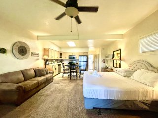 SU13- Lake view King Studio with full kitchen, deck overlooking Lake Ouachita, king bed and queen sleeper sofa