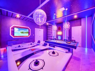 9 Bed Home With Theme Bedrooms Game Room,Pool Spa