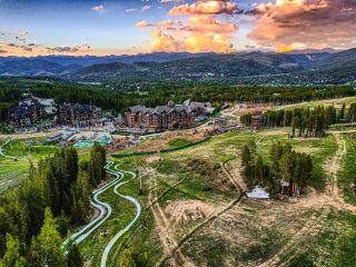 One Ski Hill Escape 8308