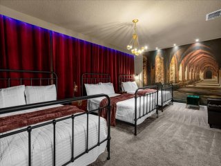 9 bed Home Storey Lake