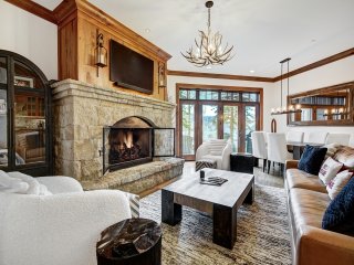Ski-in Ski-out 1 Bdr+Den in exclusive Horizon Pass