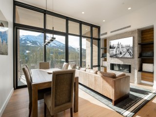 204 LakeLodge