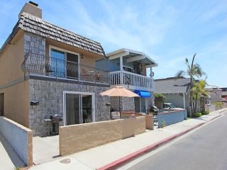 124 34th St B | Location! High Walkability. Steps to the beach