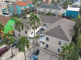 * Pool * Ground Floor w/Patio * Easy Beach Access