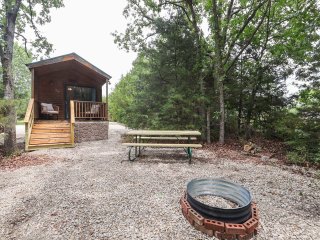 #10 Toronto Lake Cabin in Woods ~ Walk to Water