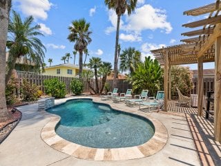 212 W. Oleander