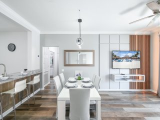 Vista Cay Penthouse Chic