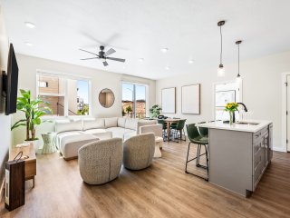 Lagoon Desert Retreat